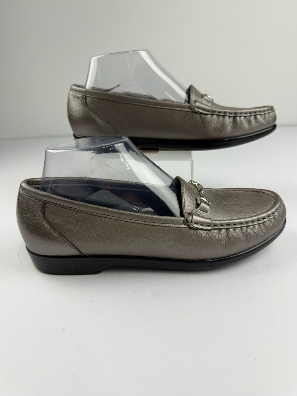 SAS Womens 8M Metro Silver Gray Leather Loafer Slip On Comfort Shoe